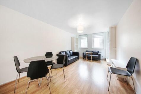 Spacious living a...