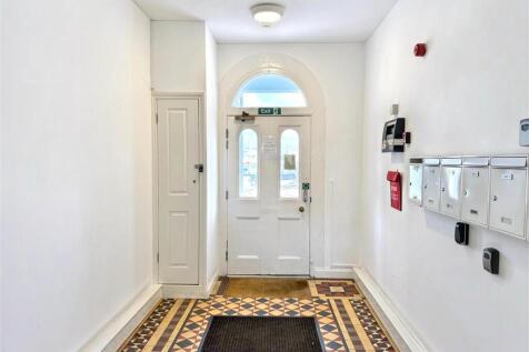 COMMUNAL ENTRANCE