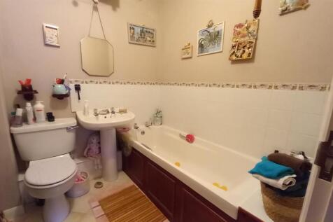 2 Lower Town bathroom.jpg