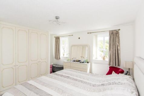 Bedroom One Photo Two