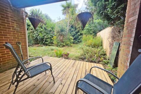 Covered Decking &amp;Gdn