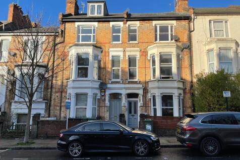 2-bed flat on Flat B, Iverson Road, Camden, London, £2,250/mo