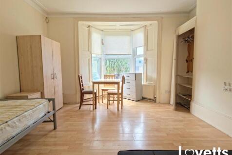 Living Room/Bedroom