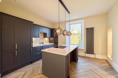 Family/Kitchen/Lounge