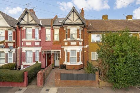 2-bed flat on Litchfield Gardens, London, £2,250/mo