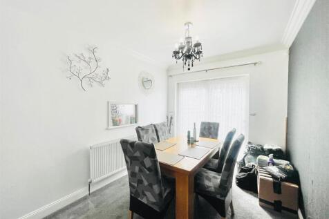 4 bedroom to rent in Hedgemans Road, Dagenham- £2500 PCM photo 4