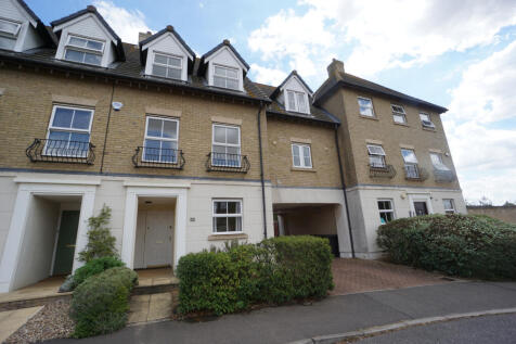 3 bedroom terrace town-house for rent