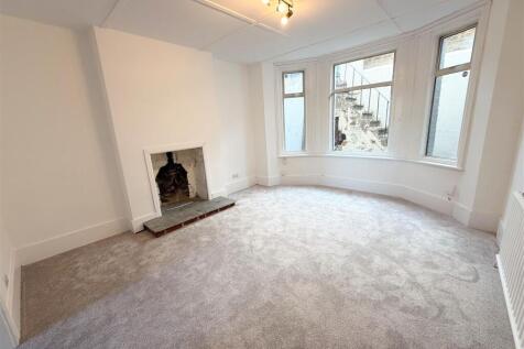 Living Room (2).jpg