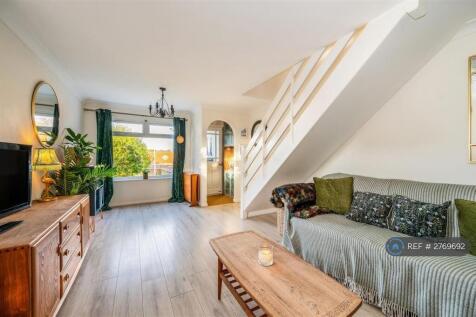 Spacious Bright Lounge