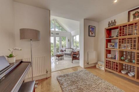 Living Room / Sun Room