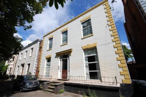 1-bed flat on 23 St. Marys Road, Leamington Spa, £950/mo