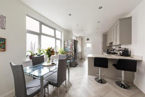 Pretoria Avenue, E17