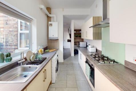 5-bed house on Woodborough Road, Nottingham, £3,250/mo