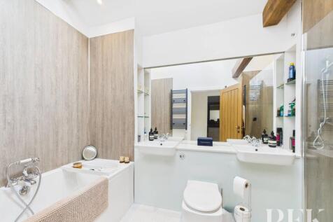 Master Bedroom En Suite