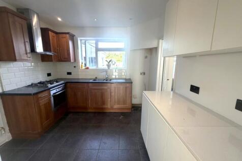 Homestead Way, Luton photo 5