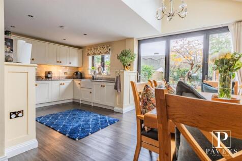 KITCHEN DINING ROOM