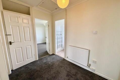 24 wauncil hallway.jpg