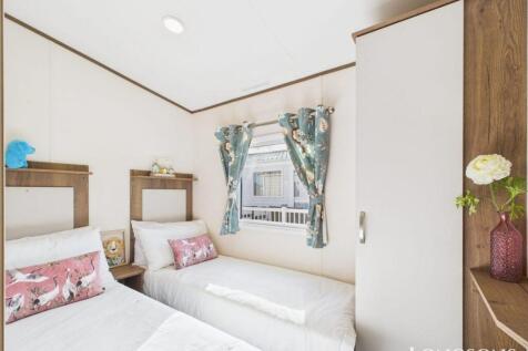 Cam02173g0 Pr0276 Still024