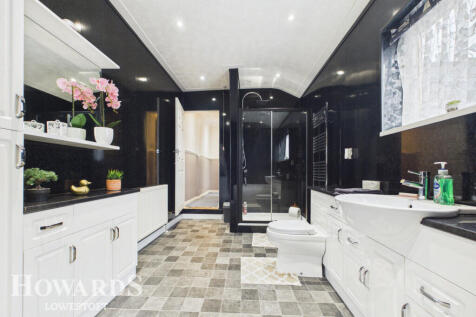 Lowestoft, NR32 - property photo