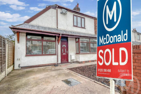 Blackpool, FY3 - property photo