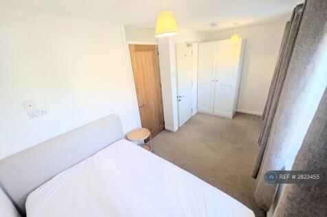 Built-In Wardrobes &amp; Storage