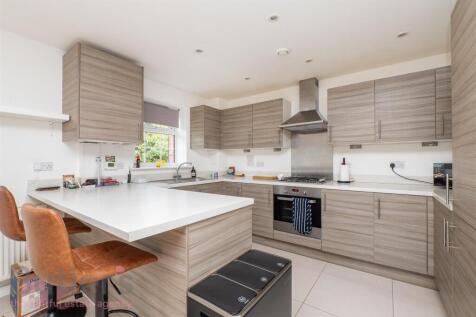2-bed flat on Damson Way, Carshalton, £1,850/mo