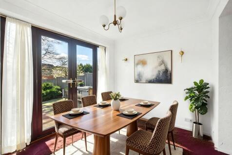 Dining room(Virtually furnished)