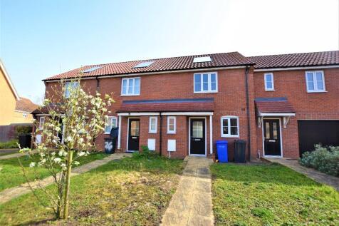 2-bed terraced on Sycamore Drive, Beck Row, Suffolk, £1,250/mo