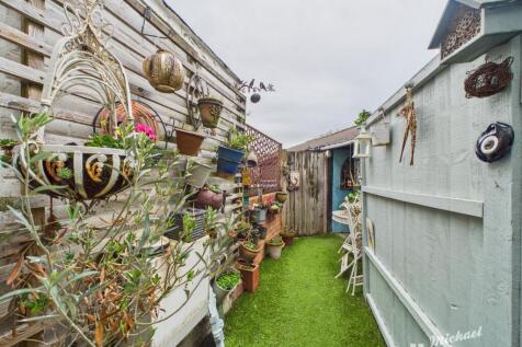 CAM02773G0-PR0379-STILL002