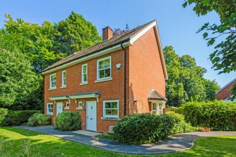 2-bed flat on Winton Close, Winchester, Hampshire, SO22, £2,000/mo