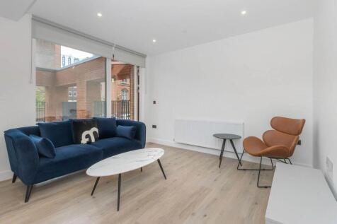 Lounge/Dining Area