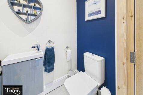 CAM02176G0-PR0553...