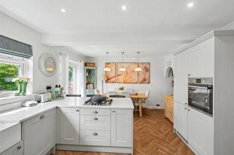 Kitchen_5.jpeg