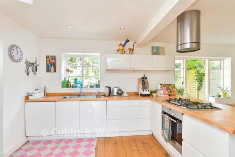 Kitchen/ Dining Area