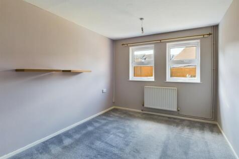 CAM02519G0-PR0136-STILL005