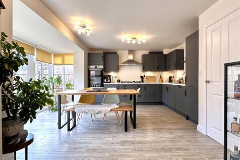 Superb Living/Dining Kitchen