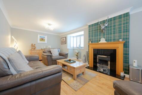 KITCHEN DINER AND LOUNGE