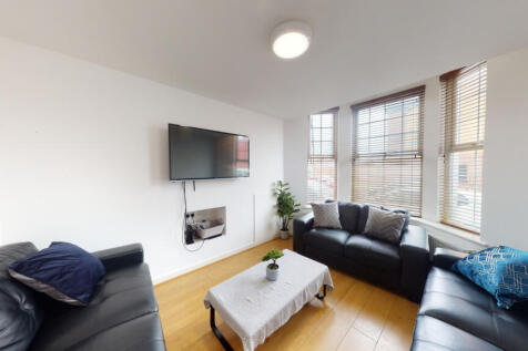 7-bed house on Garmoyle Road, Liverpool, £3,913/mo