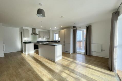 Holmbush Mews photo 3