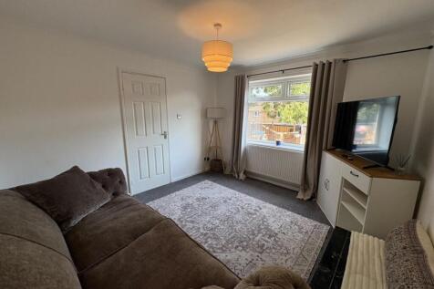 Shaftesbury Drive, Hoyland photo 3