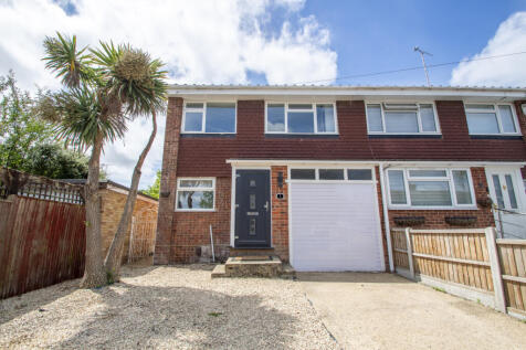 4 Bedroom Semi Detached for Rent