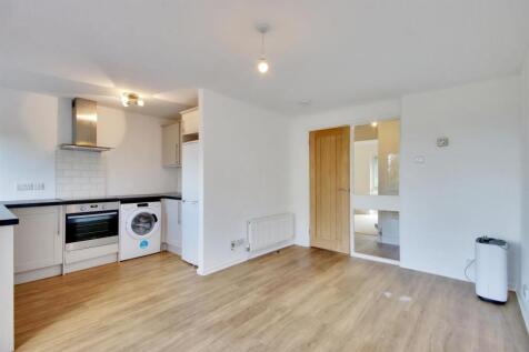 RECEPTION ROOM / KITCHEN