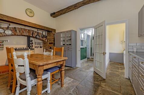 Kitchen/ Breakfast Room