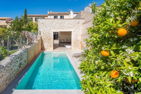 Exterior and Pool (1
