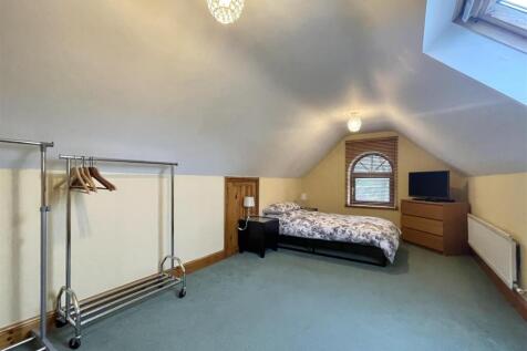 ATTIC BEDROOM 3
