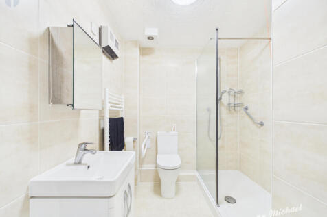 CAM03218G0-PR0932-STILL002