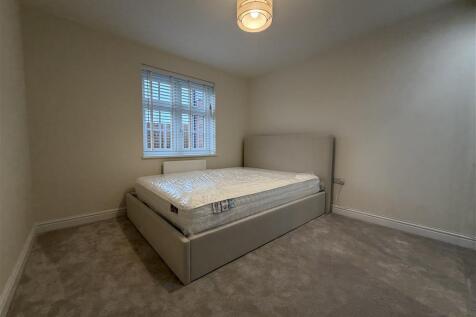 Peartree Road, Warwick photo 5