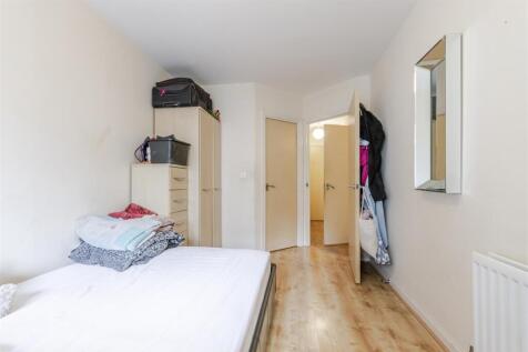 Bedroom 1a.jpg