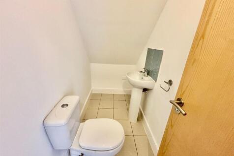 Guest Cloak Room/WC