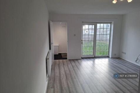 Lounge/Dinning Room - 3.96m x 5.54m